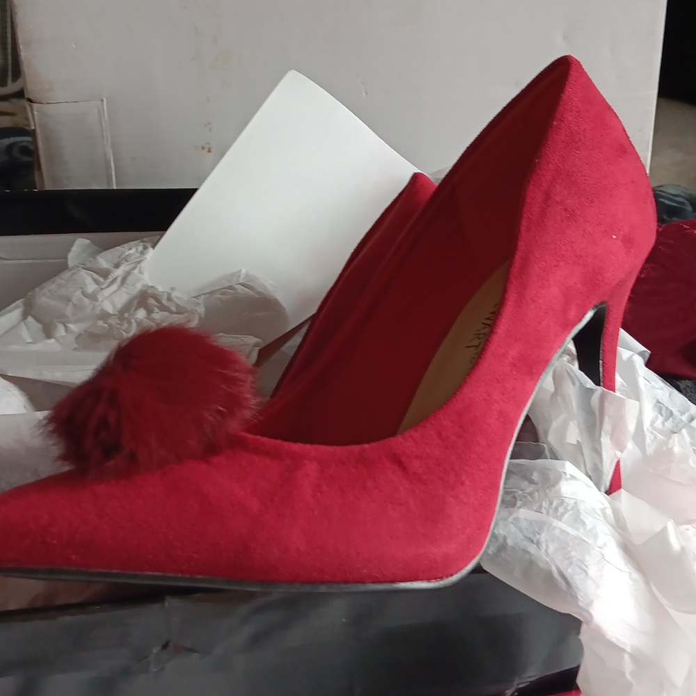 Shoe - Picture 2 of 2